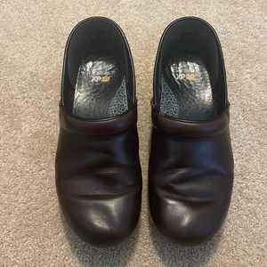 Brown leather Dansko XP 2.0